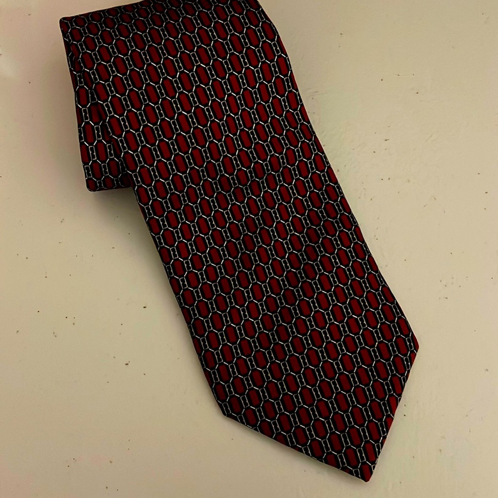 Fendi 100% Silk patterned tie! EUC 🏆